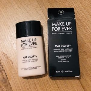 MAKE UP FOR EVER Mat Velvet+ Ivory 20